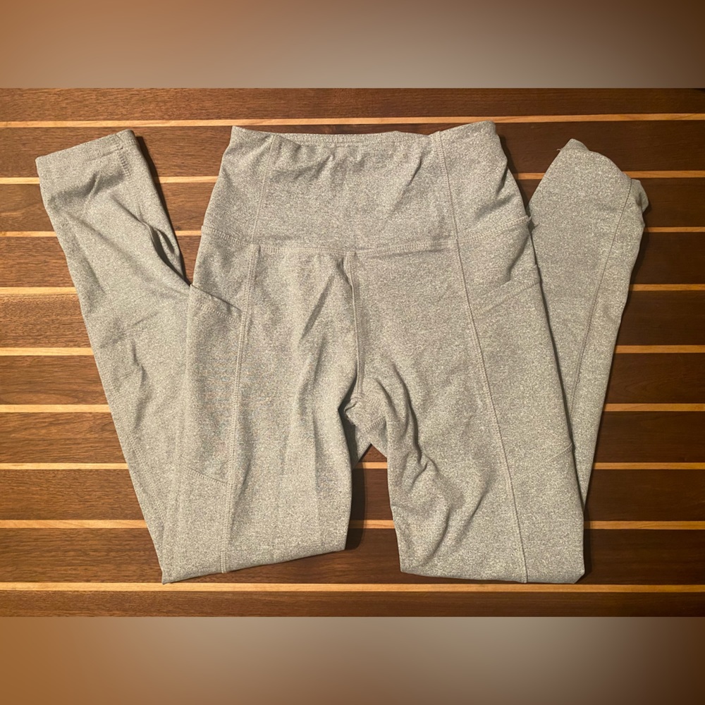 Light grey athletic leggings